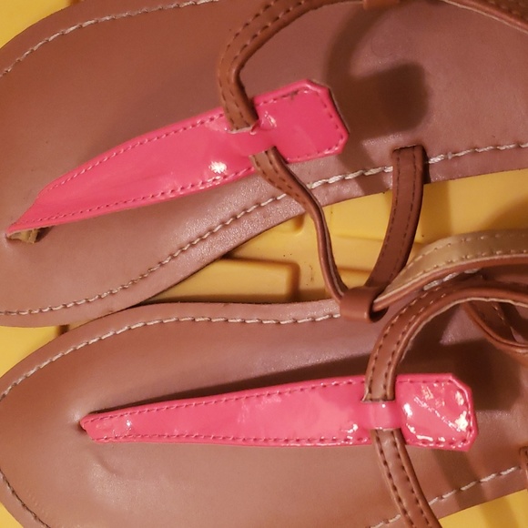 gap size 8 flip flops - Picture 3 of 4